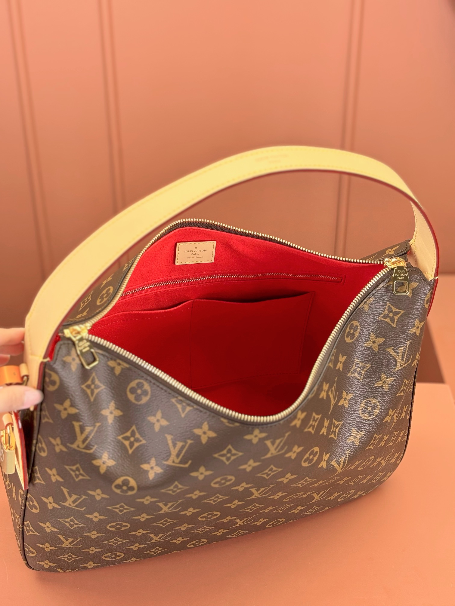  MB LOUIS VUITTON Slouchy PM  LV 路易威登  不可调节 不可拆卸  牛皮革 斜挎包 单肩包 双肩包 水桶 手提包 小号 中号 M11952/M12098