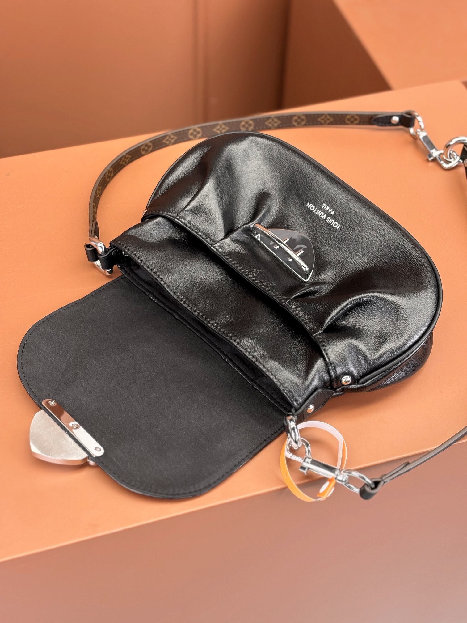  MB LOUIS VUITTON SUNSET VIBE  LV 路易威登  褶皱元宝 牛皮革 斜挎包 单肩包 双肩包 水桶 手提包 M12192