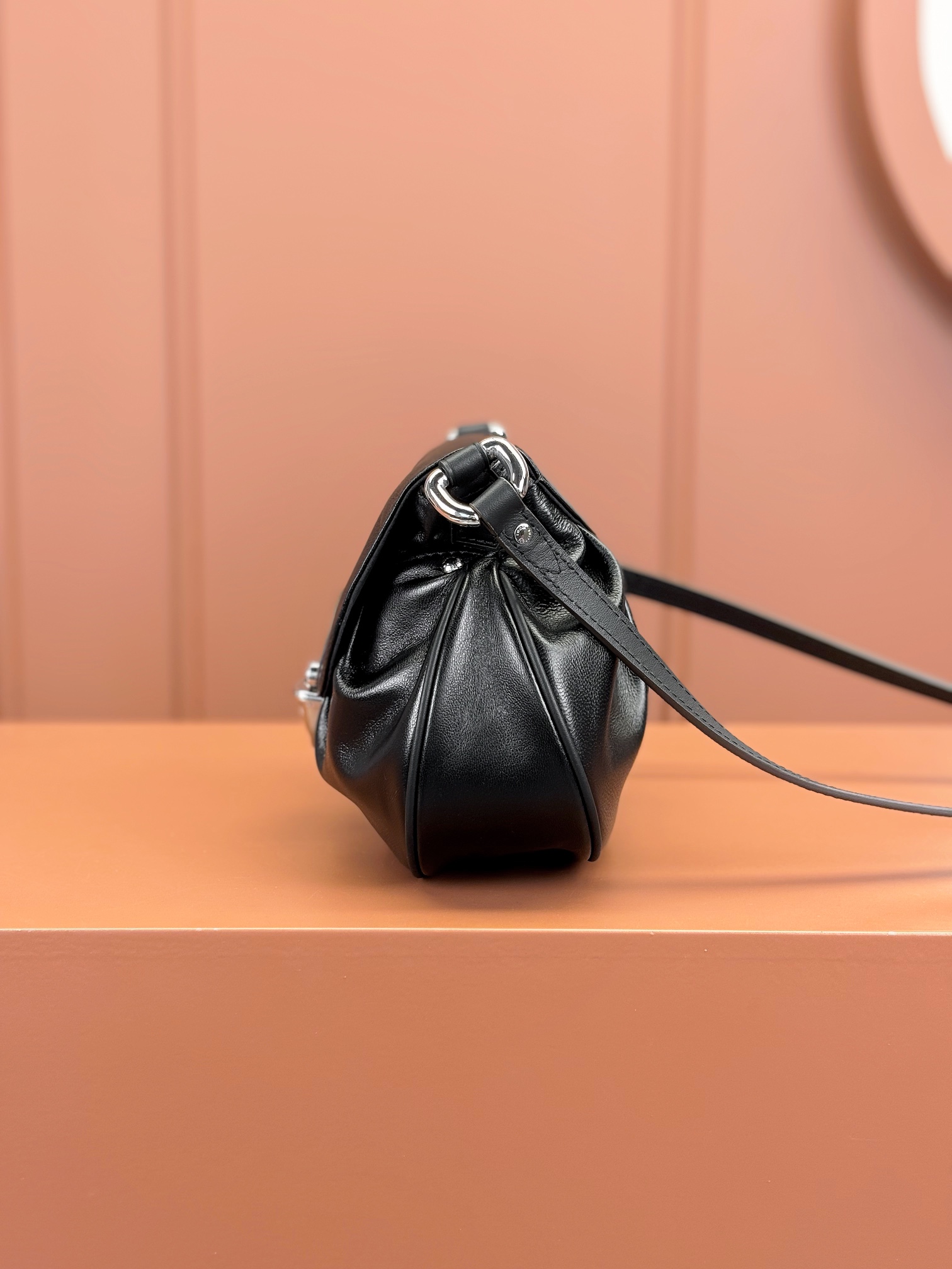  MB LOUIS VUITTON SUNSET VIBE  LV 路易威登  褶皱元宝 牛皮革 斜挎包 单肩包 双肩包 水桶 手提包 M12192