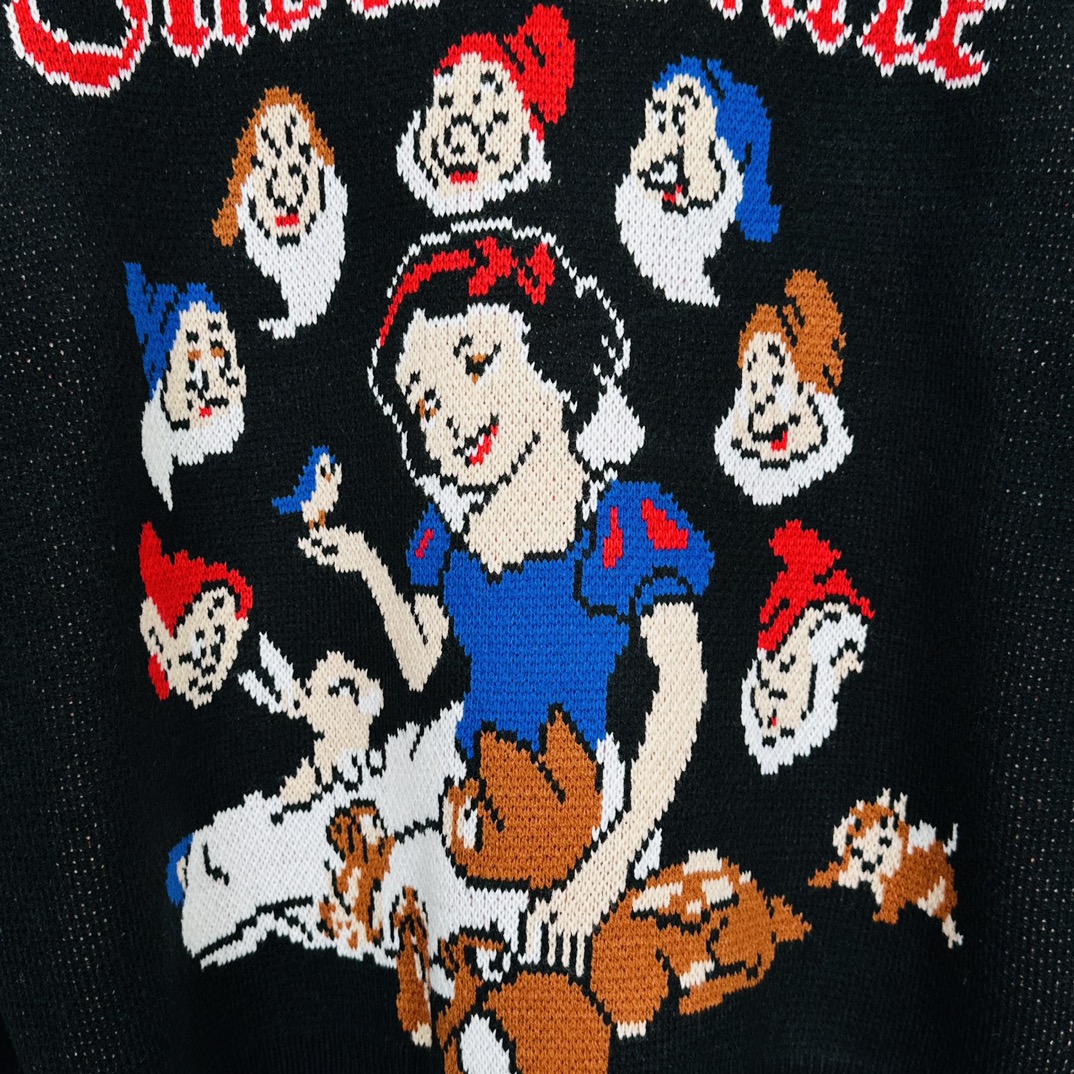   Supreme FW24 WEEK8 Show White Sweater 圆领 毛衣 人物 加绒 长袖卫衣  白雪公主 黑色 灰色