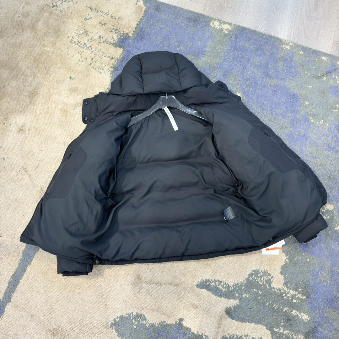  Lululemon 露露乐蒙 Wunder Puff 纯色拉链连帽长袖短款五格羽绒服 凤搂 女款 黑色