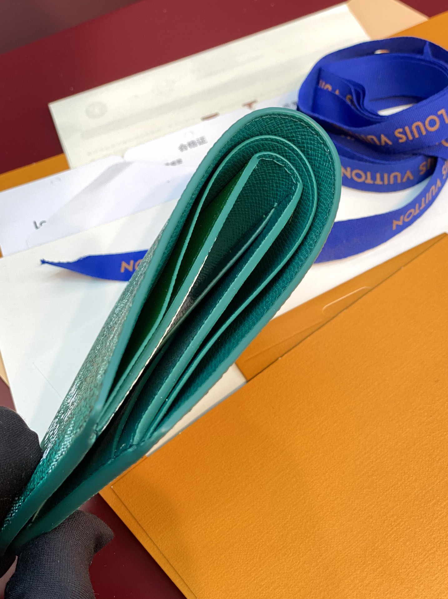   LOUIS VUITTON Multiple 路易威登  LV  老化压花 钱包 短夹  绿色 M12657