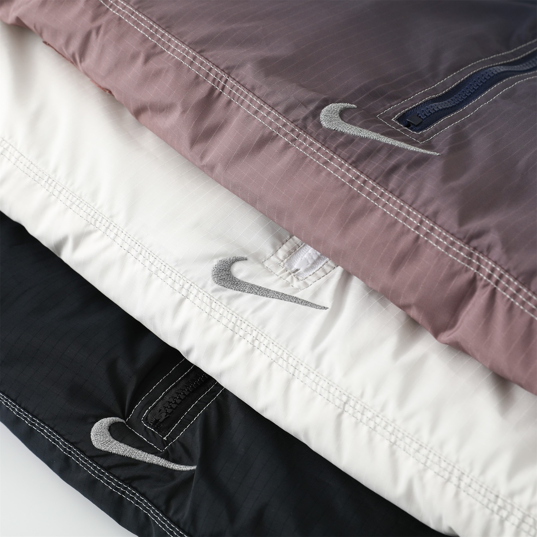 Supreme x Nike  联名款  保暖夹克 棉服 长袖 秋冬款 男女同款  反光线 黑色 白色 