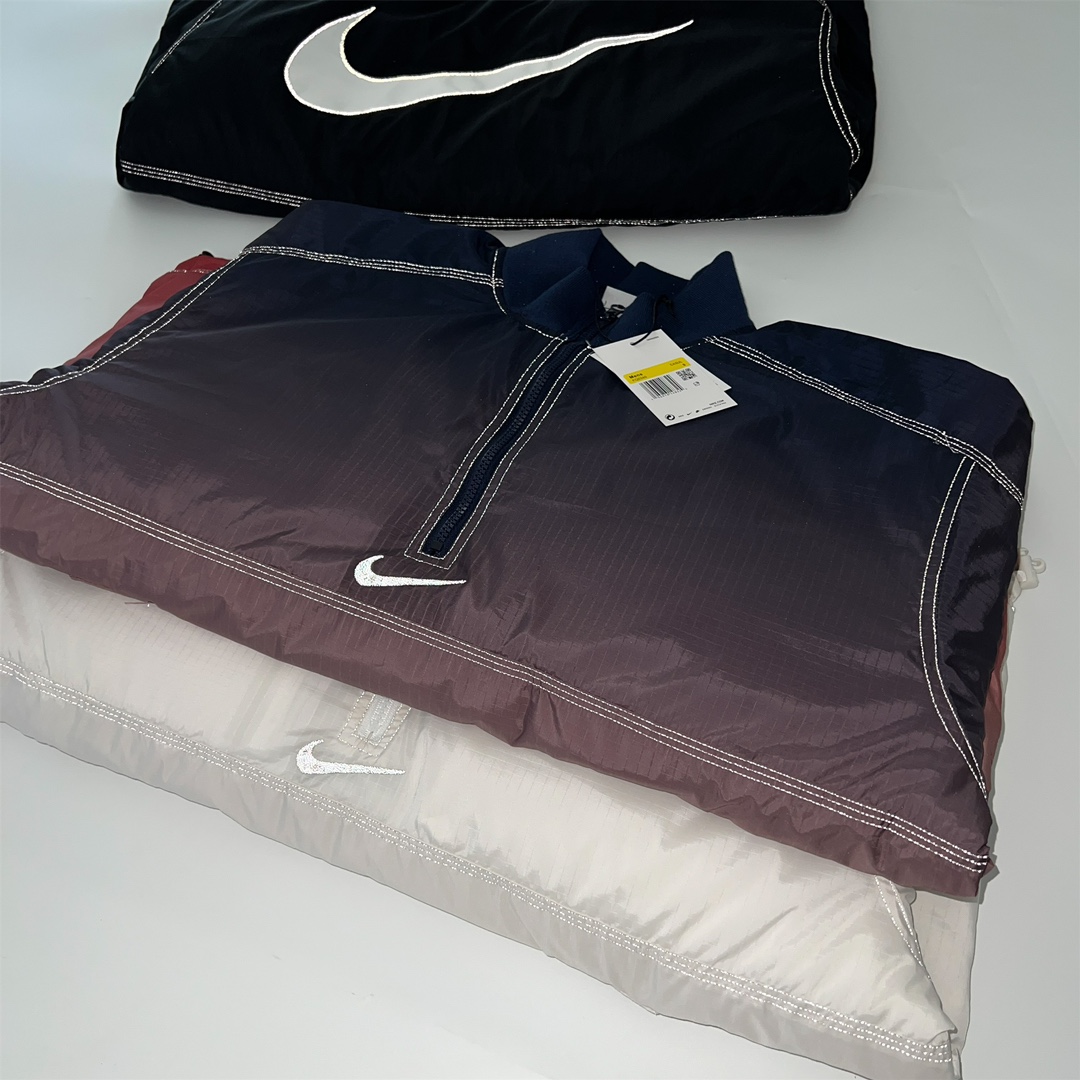 Supreme x Nike  联名款  保暖夹克 棉服 长袖 秋冬款 男女同款  反光线 黑色 白色 