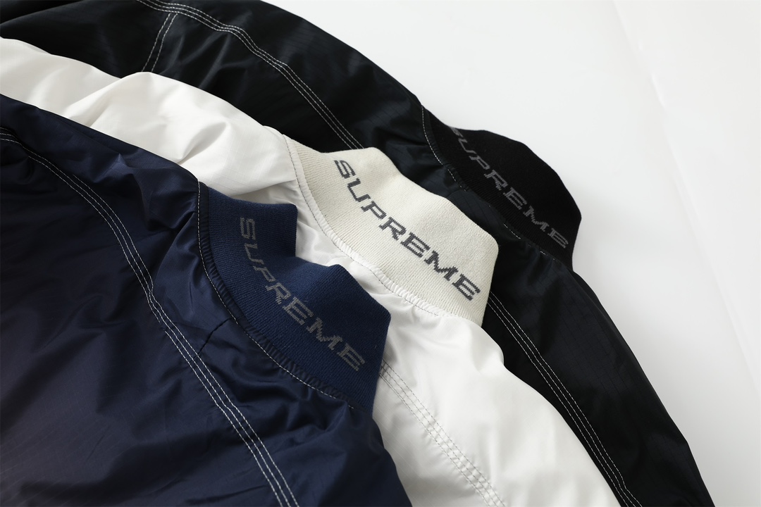 Supreme x Nike  联名款  保暖夹克 棉服 长袖 秋冬款 男女同款  反光线 黑色 白色 