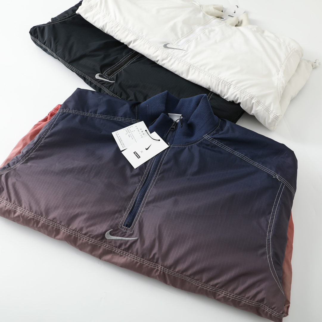 Supreme x Nike  联名款  保暖夹克 棉服 长袖 秋冬款 男女同款  反光线 黑色 白色 