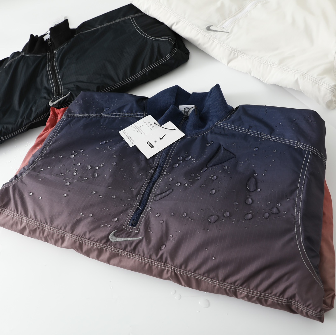 Supreme x Nike  联名款  保暖夹克 棉服 长袖 秋冬款 男女同款  反光线 黑色 白色 