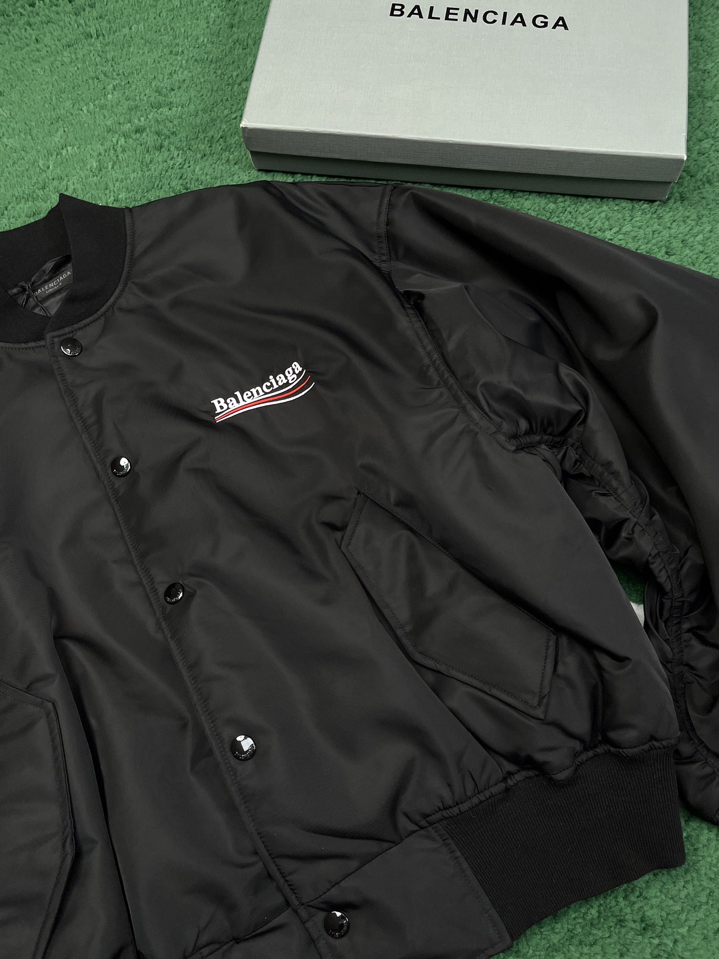 新版 Balenciaga 巴黎世家 POLITICAL CAMPAIGN VARSITY 夹克飞行服 黑色 外套防风保暖长袖 