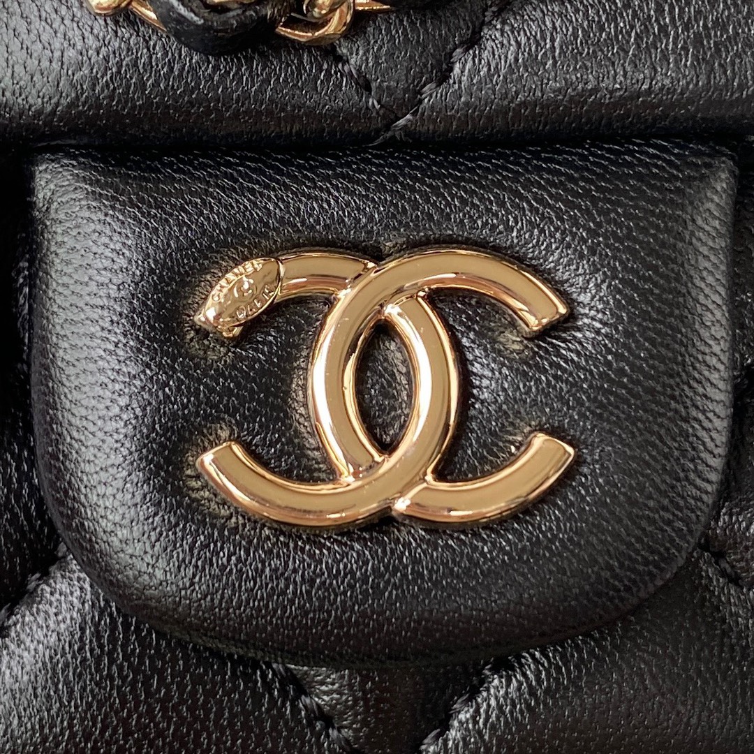 Chanel 香奈儿 Duma 金扣 菱格 牛皮 背包 双肩包 黑色 白色 AS2908-B09750-94305 10601
