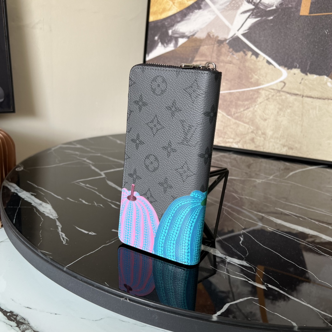 LOUIS VUITTON x Yayoi Kusama Zippy Vertical Wallet 彩色南瓜老花满印 涂层帆布拼皮  路易威登 钱包  长夹 草间弥生 灰色 M81971