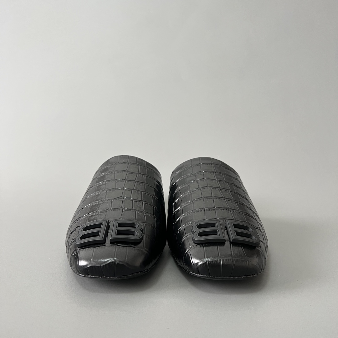 Balenciaga COSY 巴黎世家 低筒 小牛皮 平底 速干包头拖鞋 凉拖 男款 双B黑色格纹 654644WBB721010