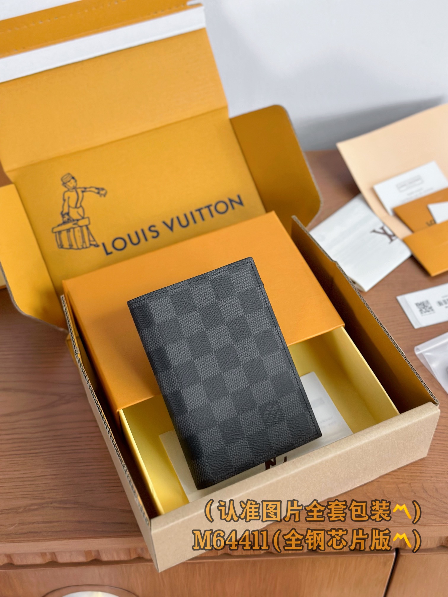 新版 LOUIS VUITTON  涂层帆布拼皮 路易威登 信用卡 护照包  短夹 M64501 M64502 M64411