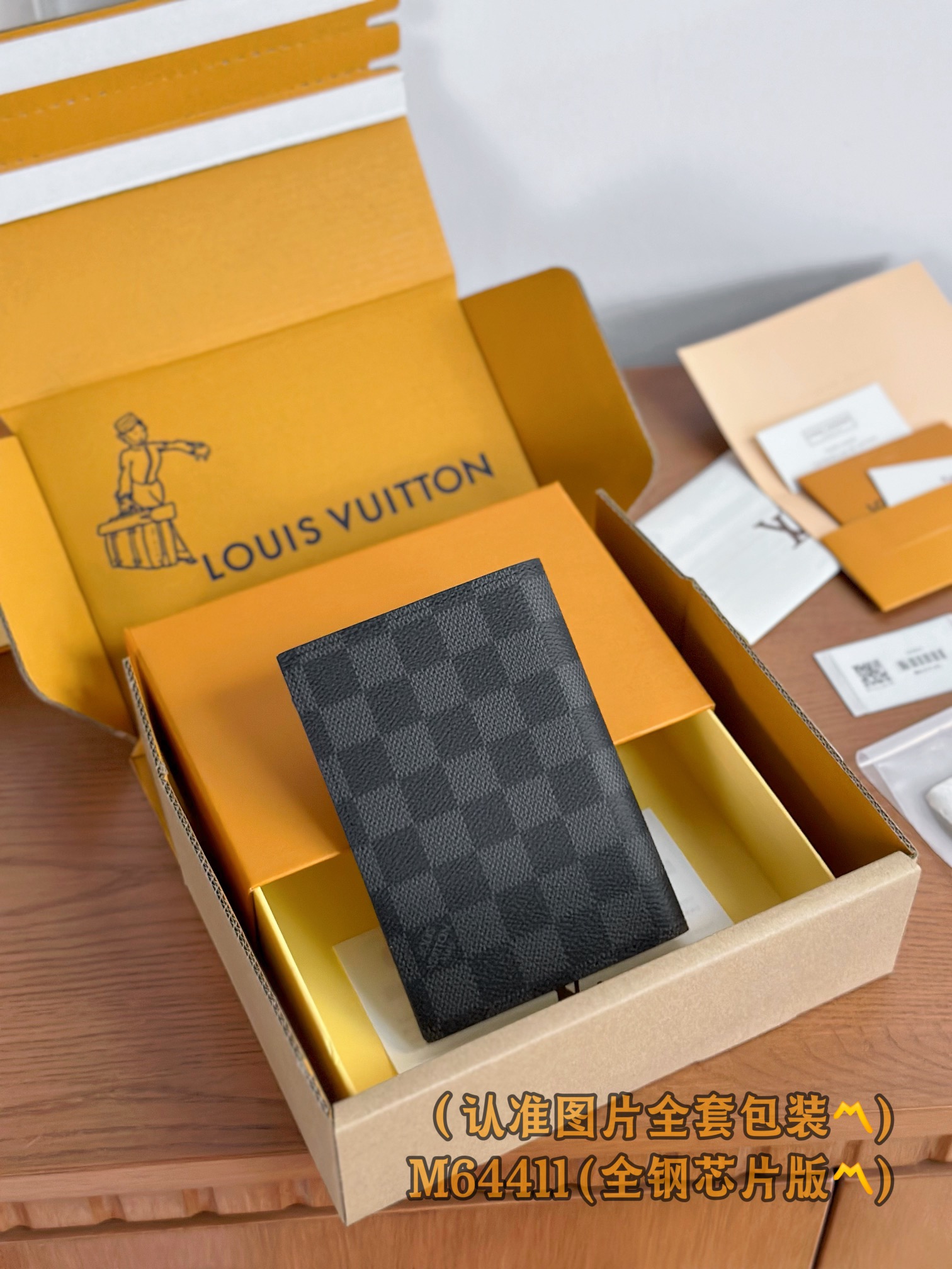 新版 LOUIS VUITTON  涂层帆布拼皮 路易威登 信用卡 护照包  短夹 M64501 M64502 M64411