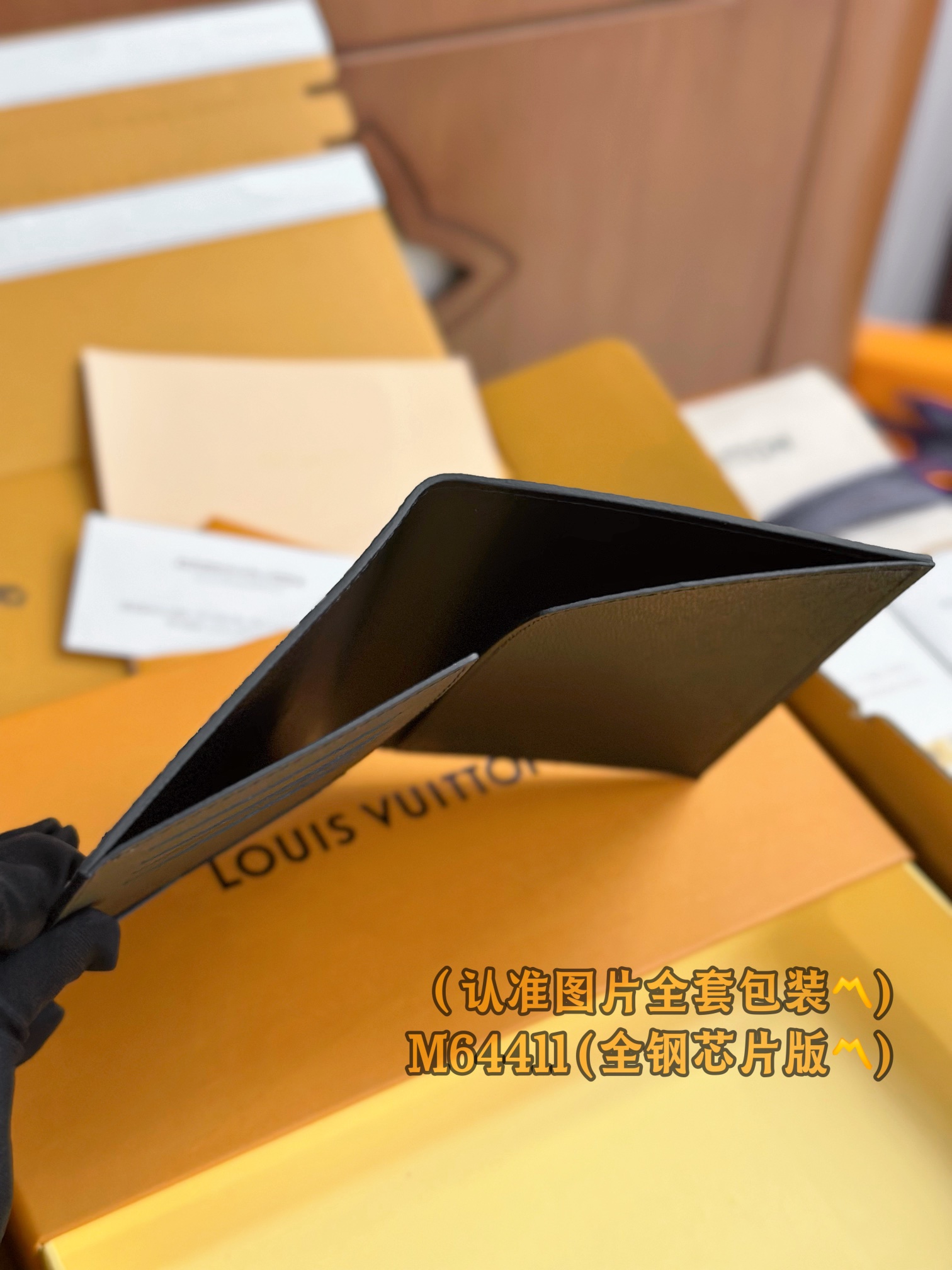 新版 LOUIS VUITTON  涂层帆布拼皮 路易威登 信用卡 护照包  短夹 M64501 M64502 M64411