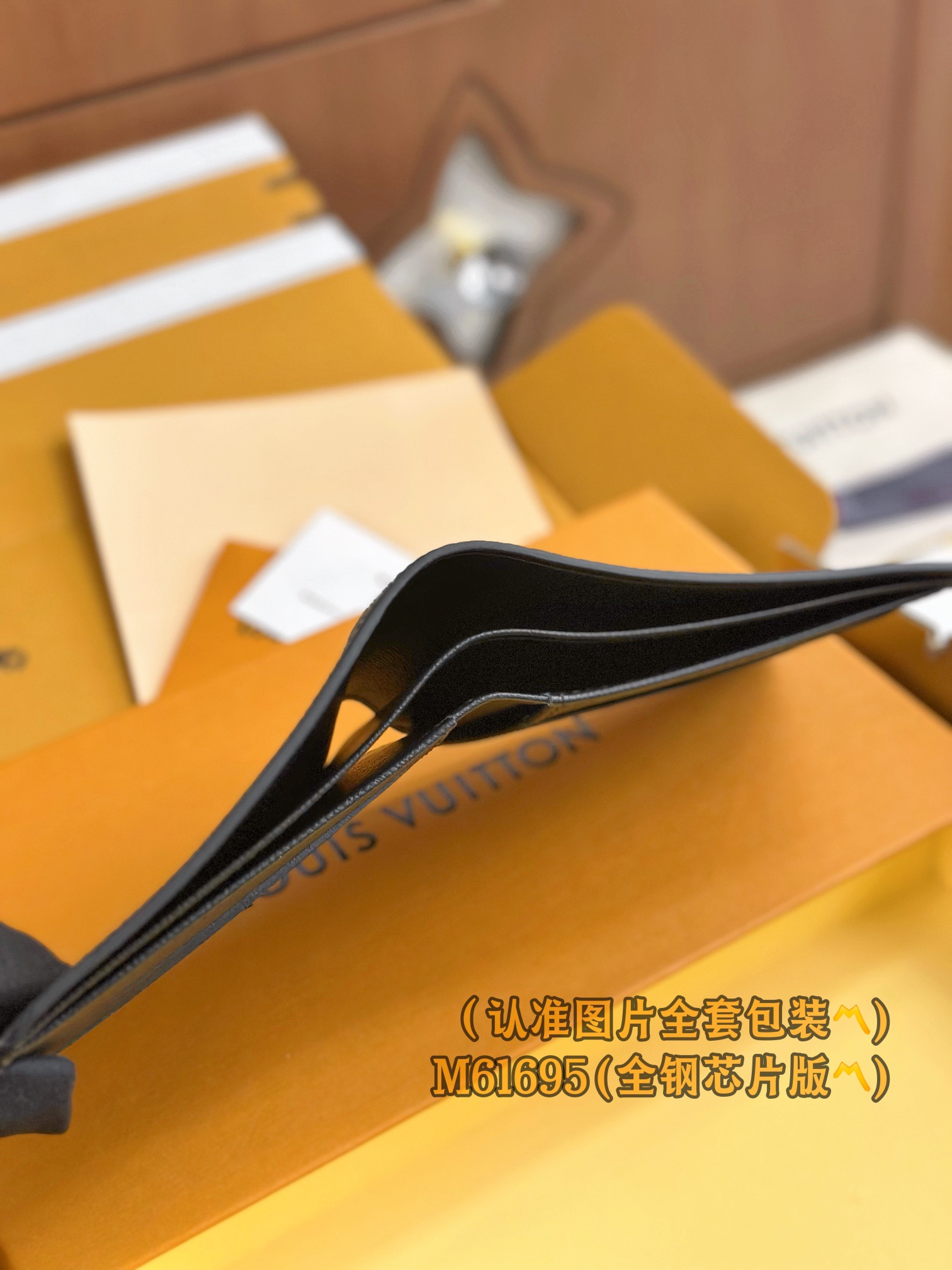 新版 LOUIS VUITTON Multiple  LV钱包  路易威登 涂层帆布拼皮 卡包 开合 短夹  灰色 M61695