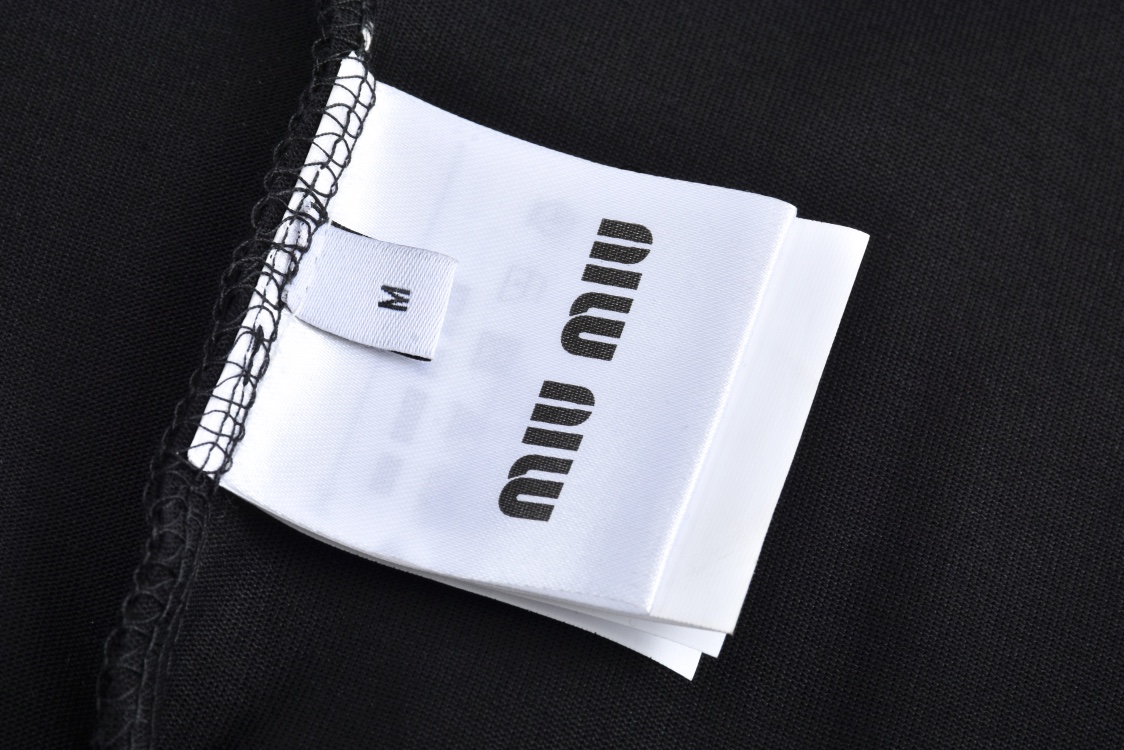 MIU MIU 缪缪 小刺绣 长袖 T恤 休闲 圆领 黑色 白色 