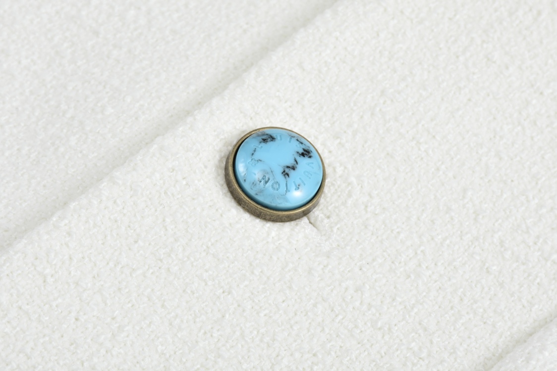 LOUIS VUITTON 路易威登 2024 LV 纯色无领单排扣 长袖  夹克 外套 白色 1AG466