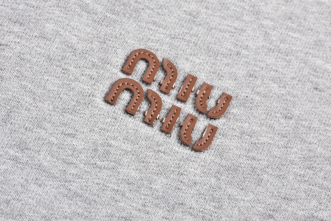 MIU MIU 缪缪 皮标字母logo拉链太空棉夹克 外套 长袖 灰色 ML1060-15EG-F0031-S-OOO