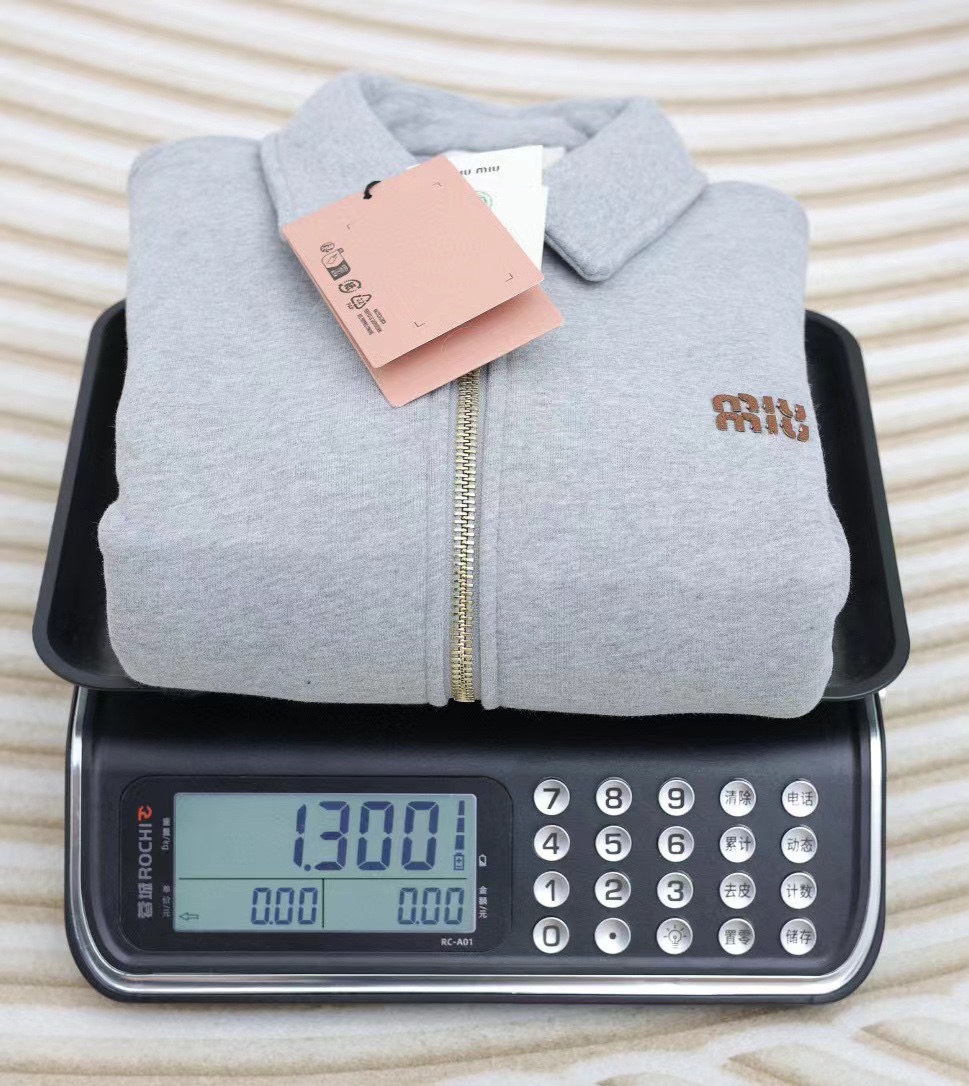 MIU MIU 缪缪 皮标字母logo拉链太空棉夹克 外套 长袖 灰色 ML1060-15EG-F0031-S-OOO