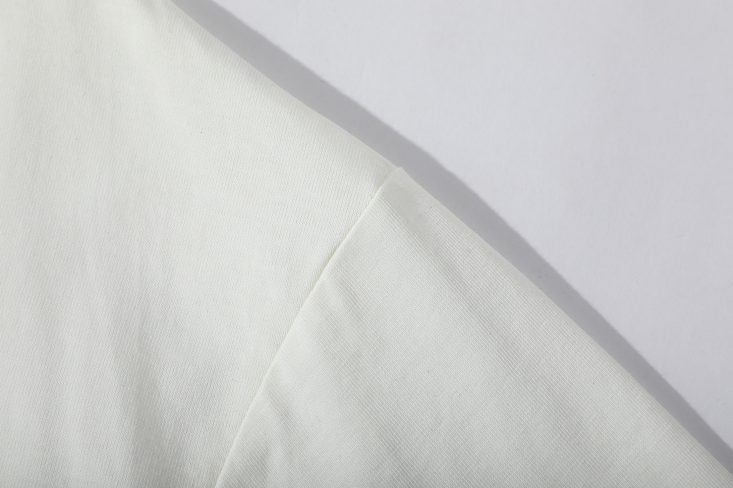 MIU MIU 微标刺绣撞色 字母logo圆领 短袖 T恤 夏季 白色 黑色 