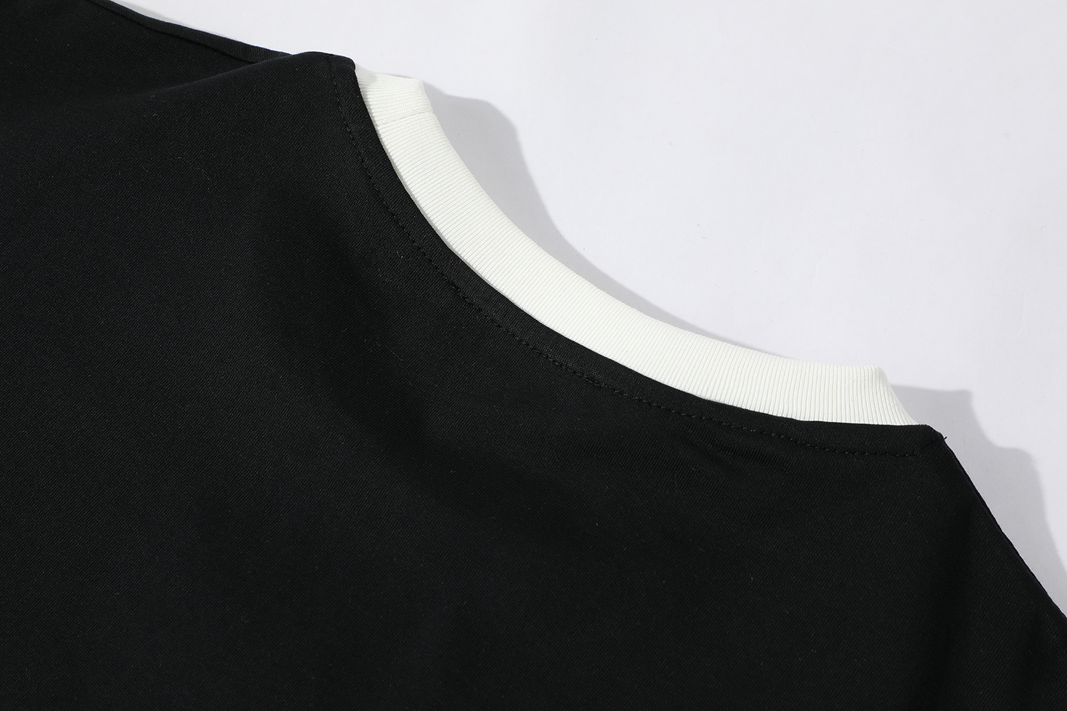 MIU MIU 微标刺绣撞色 字母logo圆领 短袖 T恤 夏季 白色 黑色 