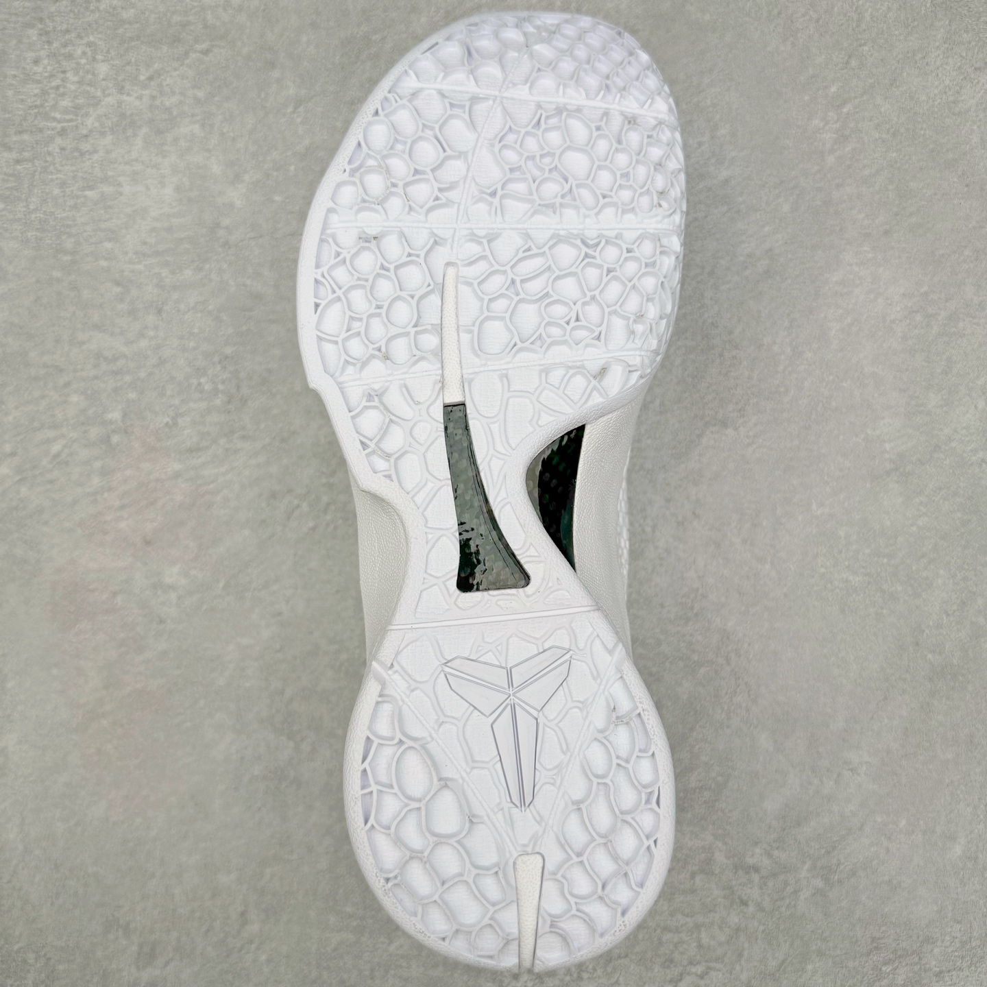 STAR -S级别 Kobe 6 篮球鞋 球鞋 波鞋 实战鞋 运动耐磨防滑 男鞋  布克PE 纯白