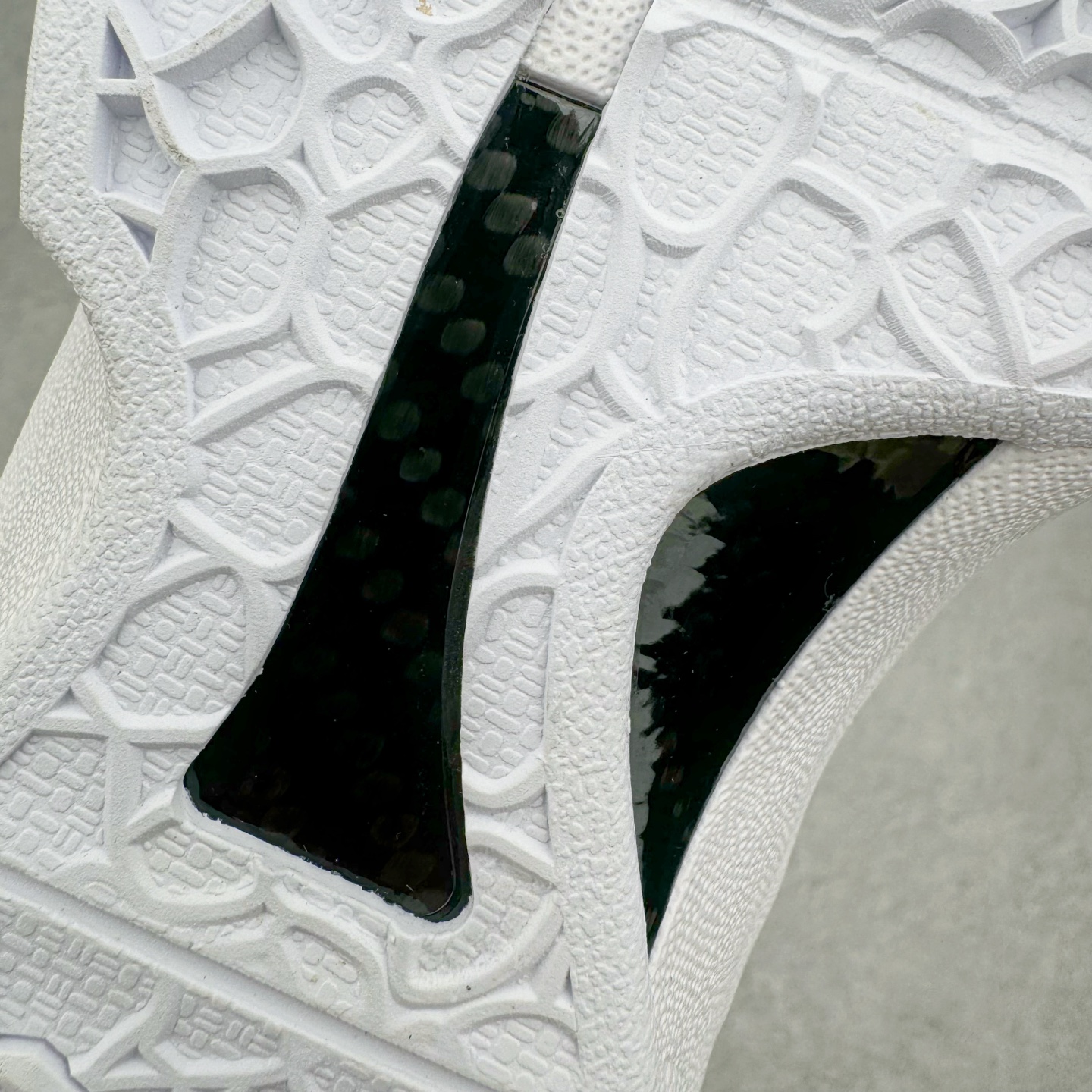 STAR -S级别 Kobe 6 篮球鞋 球鞋 波鞋 实战鞋 运动耐磨防滑 男鞋  布克PE 纯白