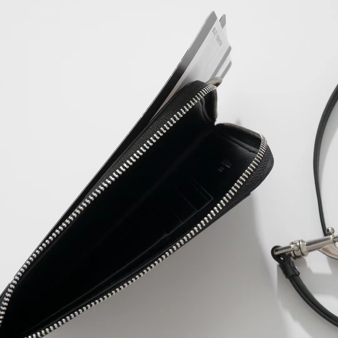   Balencia  巴黎世家 24SSPassPort 双机票护照包 皮革  牛皮 时尚 手机包 单肩包 斜跨 手提包  男女同款-40  813465981