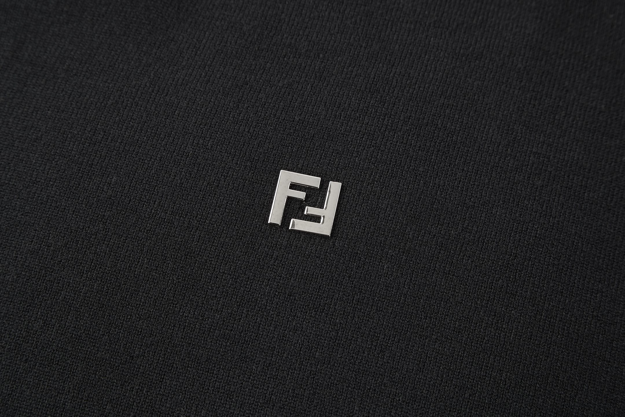 FENDI S225 芬迪 铁标针织 圆领T恤 短袖  黑色 白色-20  FZY443AU84F0QA0