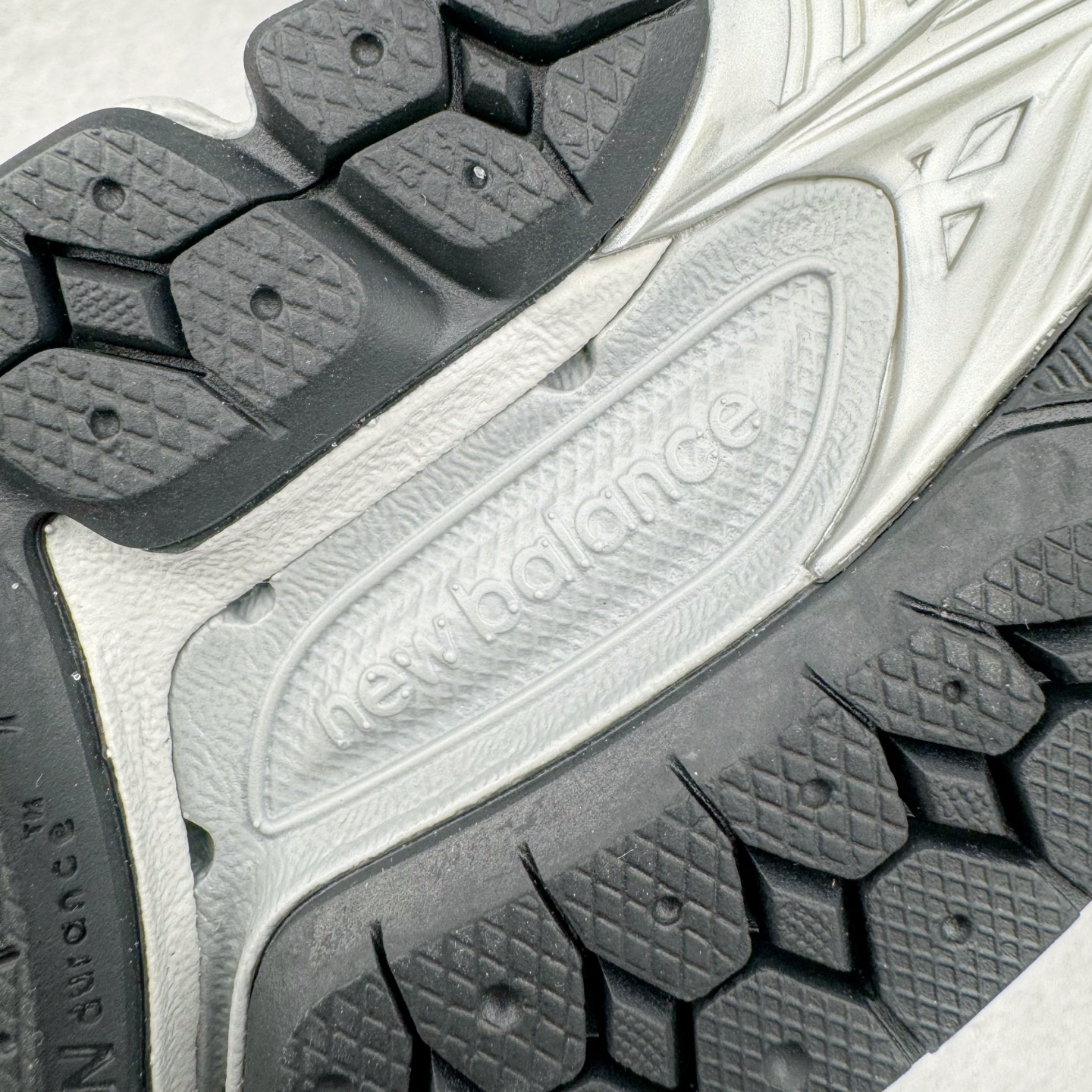 新版  New Balance NB 2002R 复古 低筒 跑步鞋 运动鞋 休闲鞋 波鞋  男鞋 女鞋 灰绿M2002RXZ