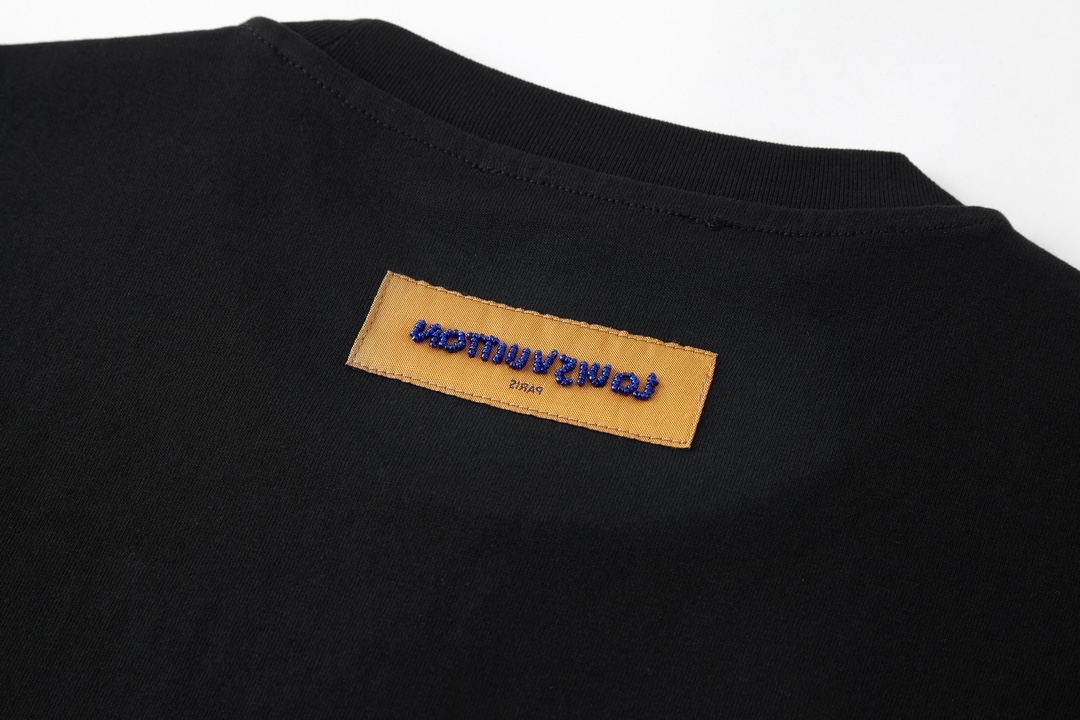  LOUIS VUITTON 路易威登 LV 珍珠绣花  夏季 T恤 男女同款  短袖  黑色A5