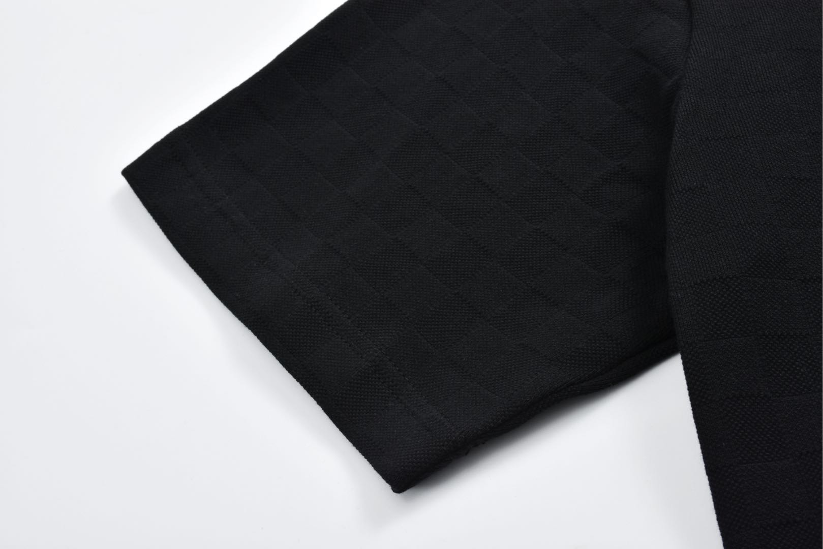 LOUIS VUITTON 路易威登 LV 金钱章仔暗纹棋盘格  夏季 T恤 男女同款  短袖  黑色A5 1VGJZF