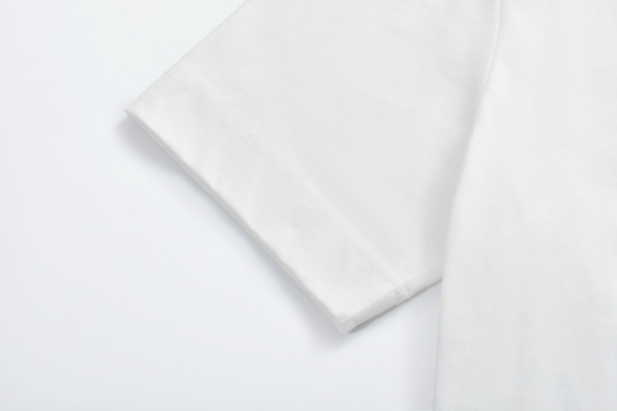 FENDI 芬迪 盾牌刺绣 圆领T恤 短袖  夏季 男女同款 白色 FY0936AU9DF0QA0