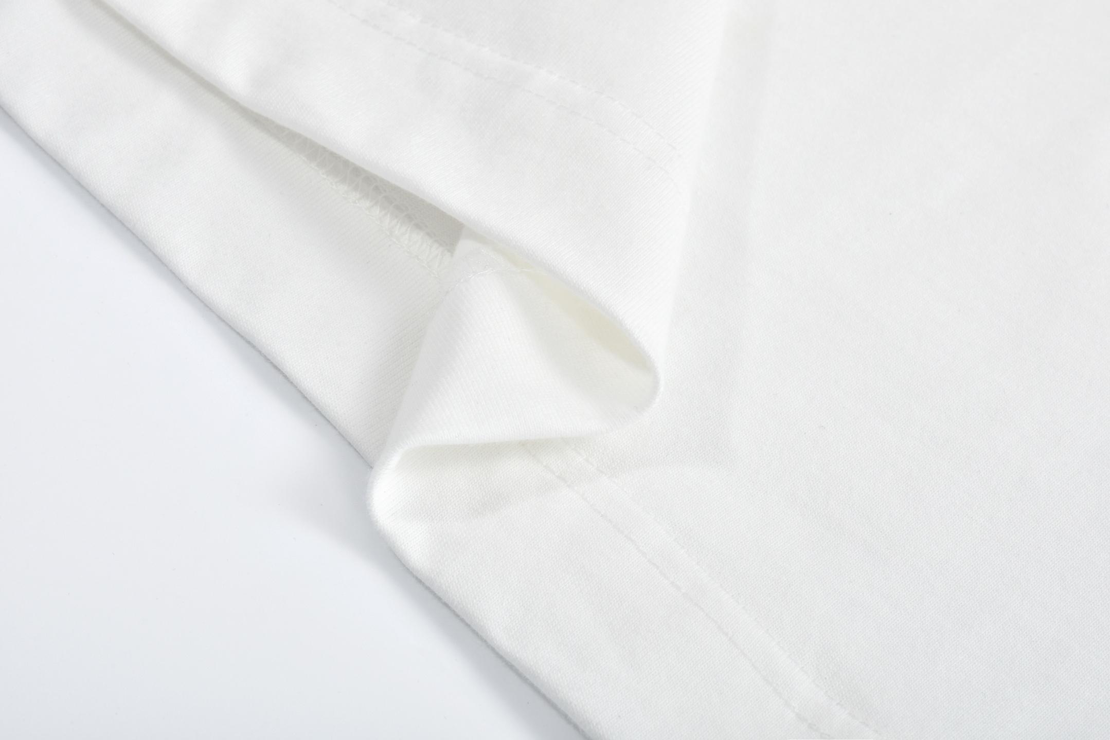 FENDI 芬迪 盾牌刺绣 圆领T恤 短袖  夏季 男女同款 白色 FY0936AU9DF0QA0