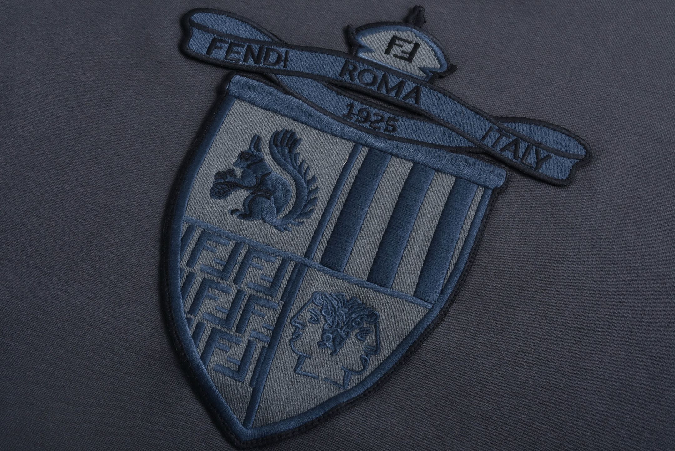 FENDI 芬迪 盾牌刺绣 圆领T恤 短袖  夏季 男女同款 蓝色-A5 FY0936AU9DF0QB0