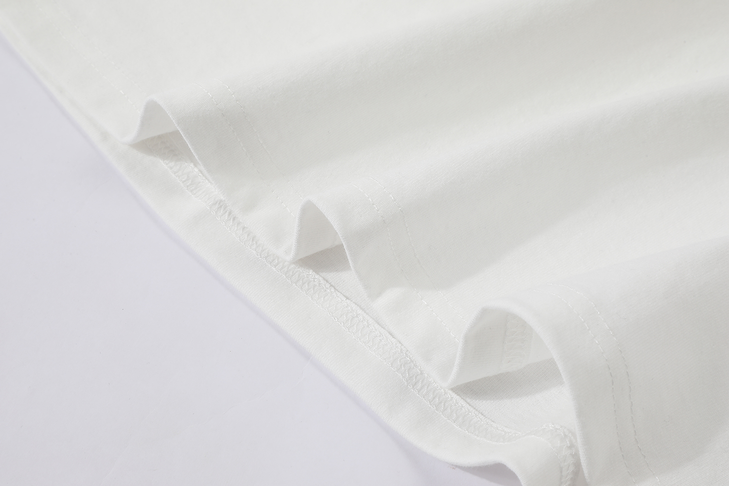 LOUIS VUITTON 路易威登 LV 字母刺绣 圆领  夏季 T恤 男女同款  短袖 白色A5