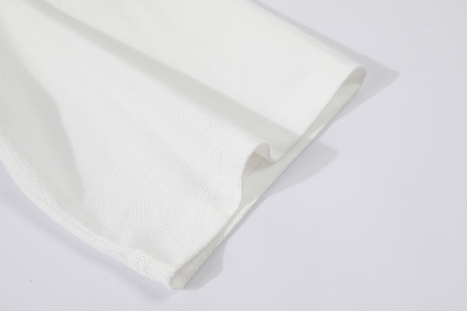 LOUIS VUITTON 路易威登 LV 字母刺绣 圆领  夏季 T恤 男女同款  短袖 白色A5