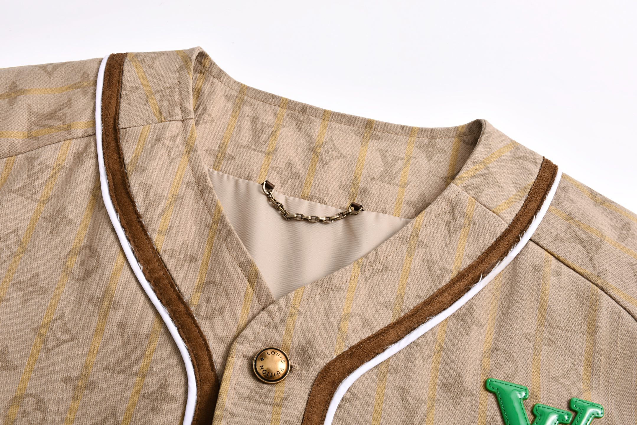 LOUIS VUITTON 路易威登 LV 走秀日文棒球衫 夏季 T恤 男女同款  短袖  棕色B5