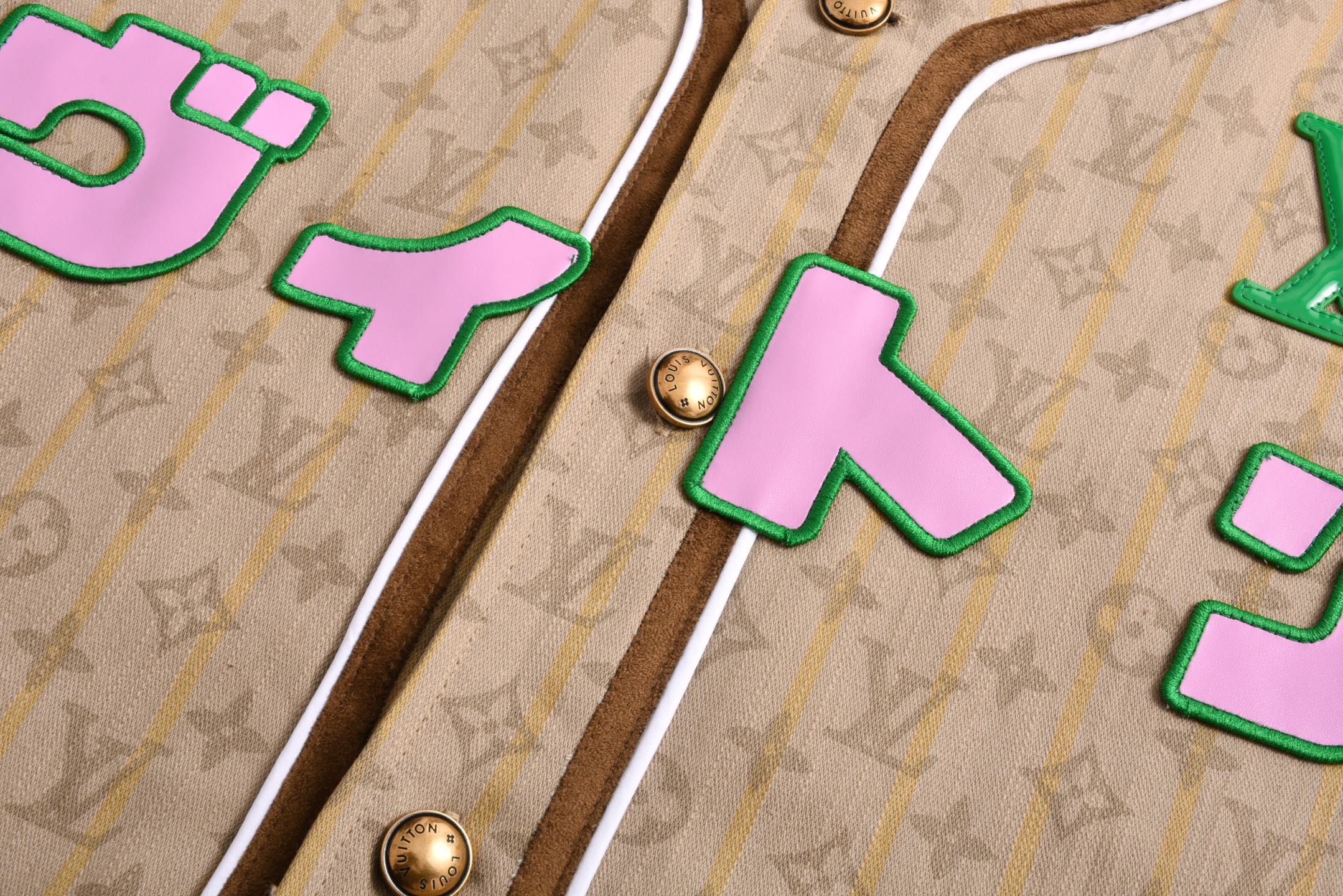 LOUIS VUITTON 路易威登 LV 走秀日文棒球衫 夏季 T恤 男女同款  短袖  棕色B5