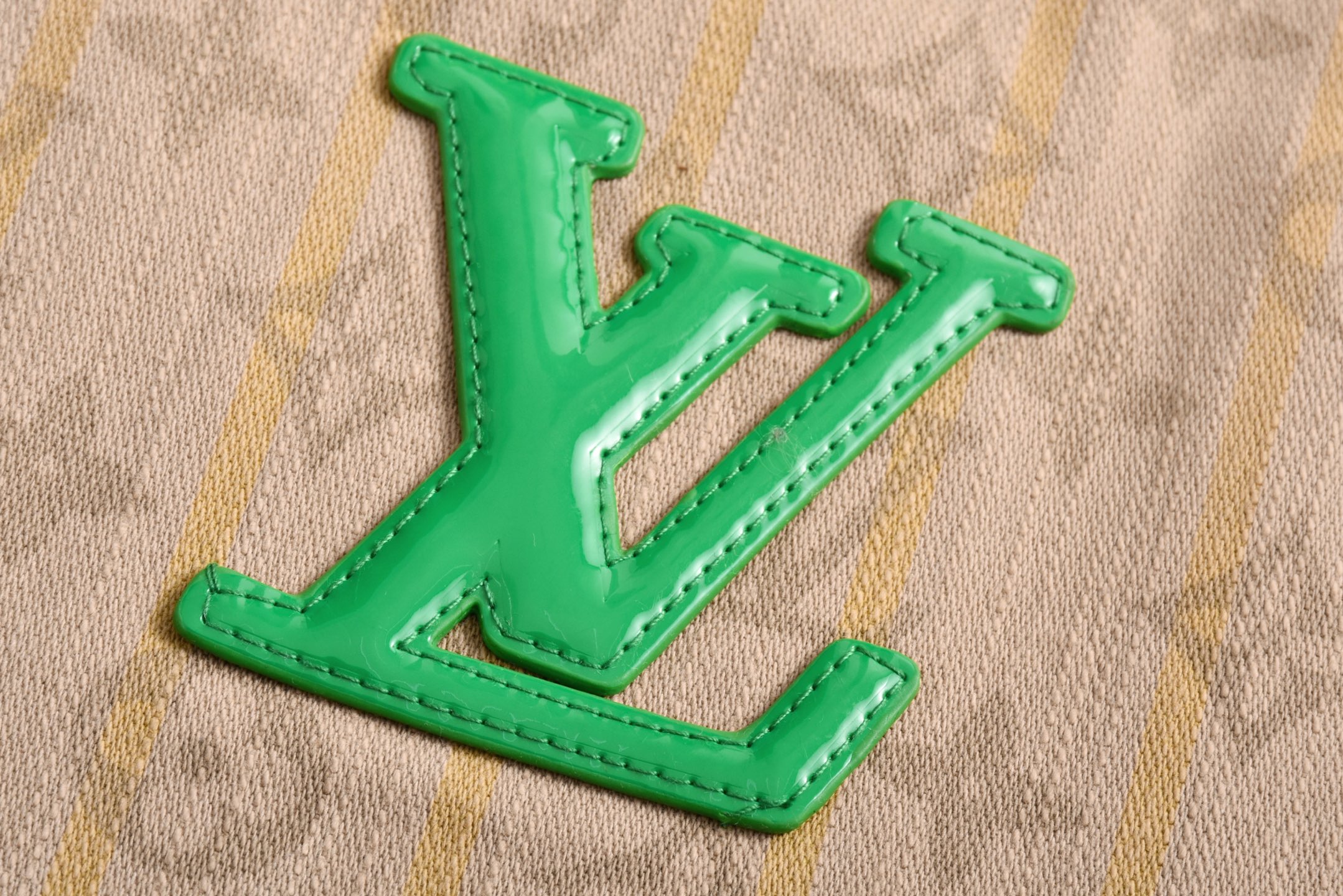 LOUIS VUITTON 路易威登 LV 走秀日文棒球衫 夏季 T恤 男女同款  短袖  棕色B5