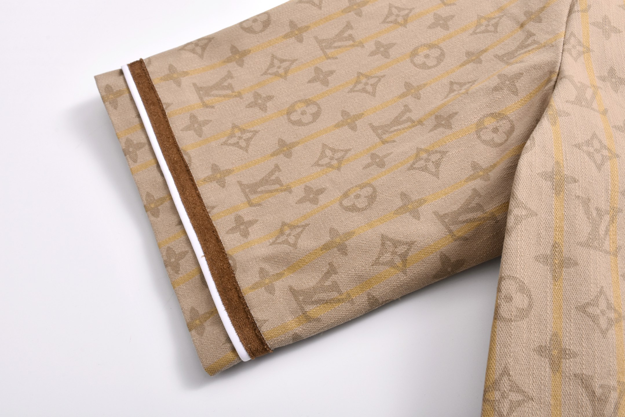 LOUIS VUITTON 路易威登 LV 走秀日文棒球衫 夏季 T恤 男女同款  短袖  棕色B5