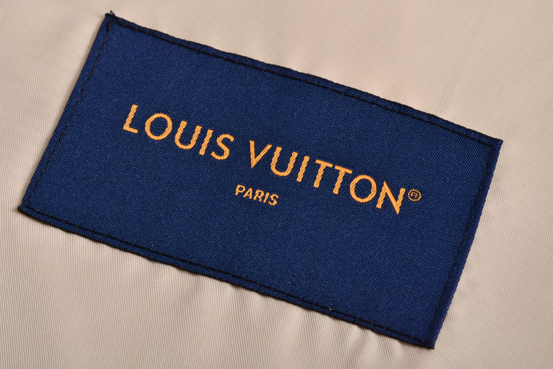 LOUIS VUITTON 路易威登 LV 走秀日文棒球衫 夏季 T恤 男女同款  短袖  棕色B5
