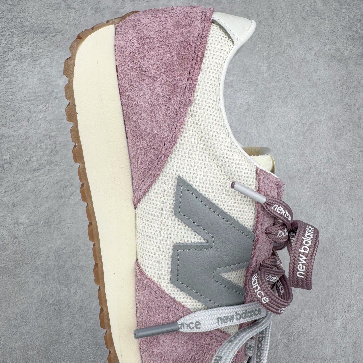 New Balance NB 471 低筒 织物牛剖层革 复古时尚 防滑耐磨 生活休闲鞋 波鞋  女款 米紫  U471AL