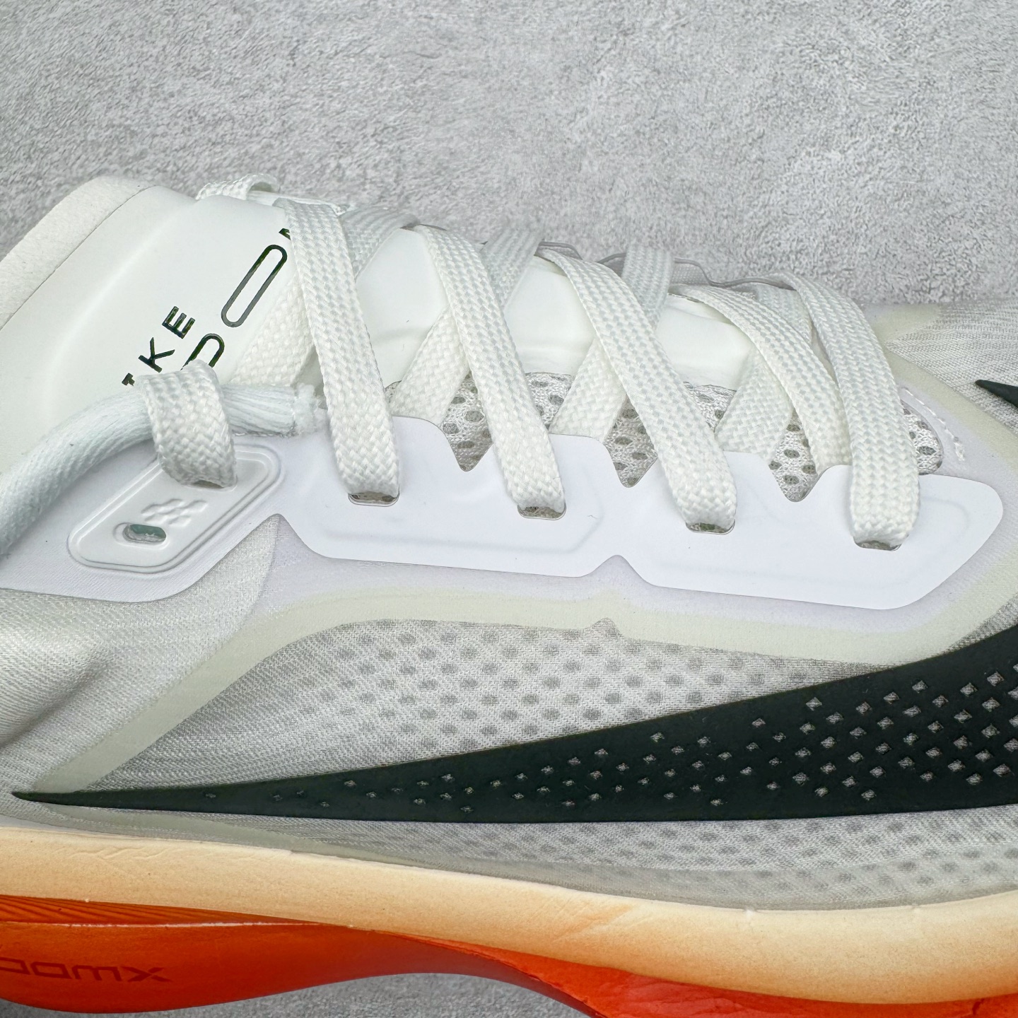 Zomm Fly6 竞速飞行6代 低筒 轻质缓震透气休闲运动 跑步鞋 波鞋 真碳板 