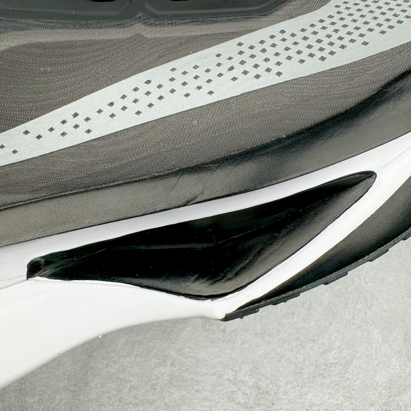  Zomm Fly6 竞速飞行6代 低筒 轻质缓震透气休闲运动 跑步鞋 波鞋 真碳板 黑灰色 FN8455 FN8454-001