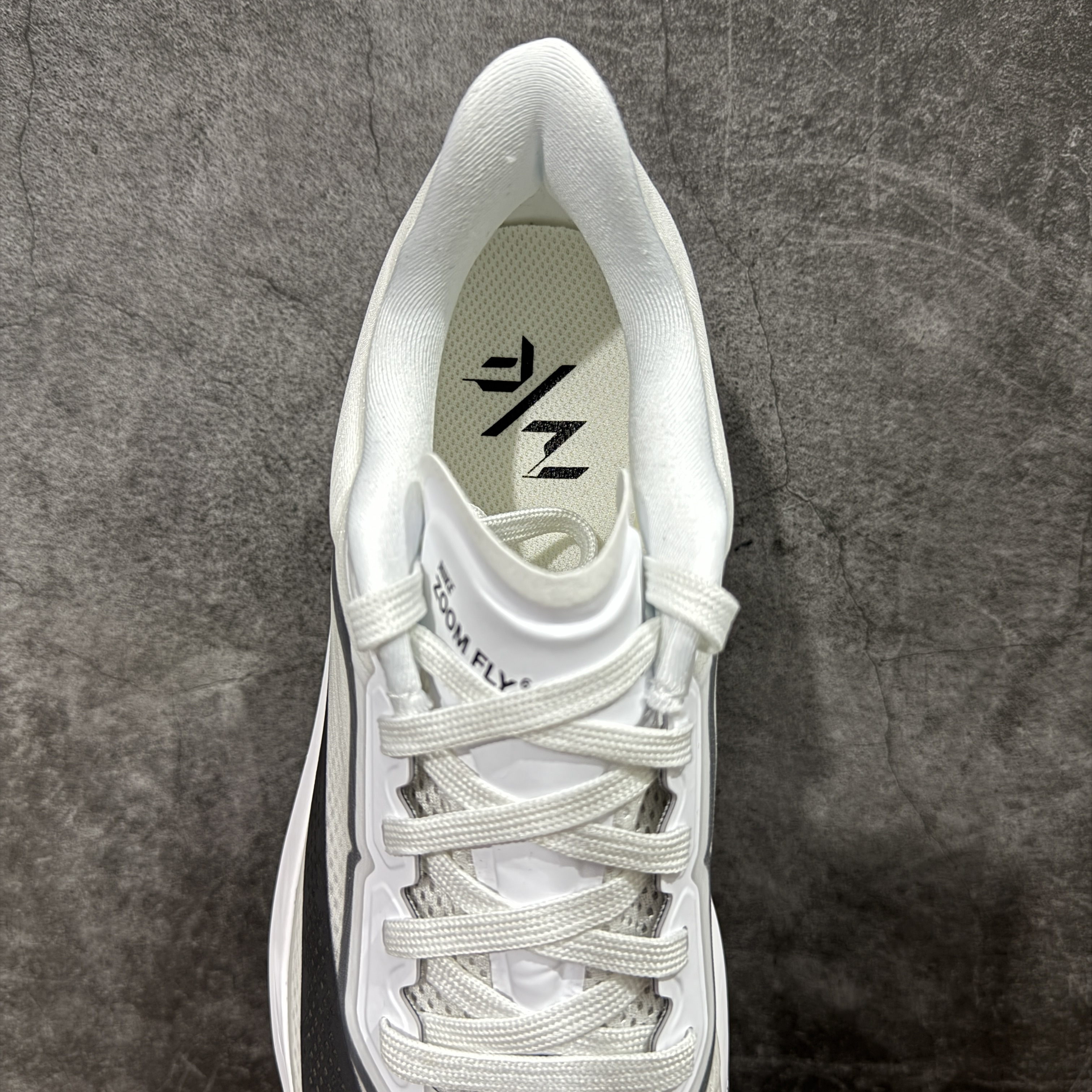 Zomm Fly6 竞速飞行6代 低筒 轻质缓震透气休闲运动 跑步鞋 波鞋 真碳板 男女同款 白灰黑 FN8454-100