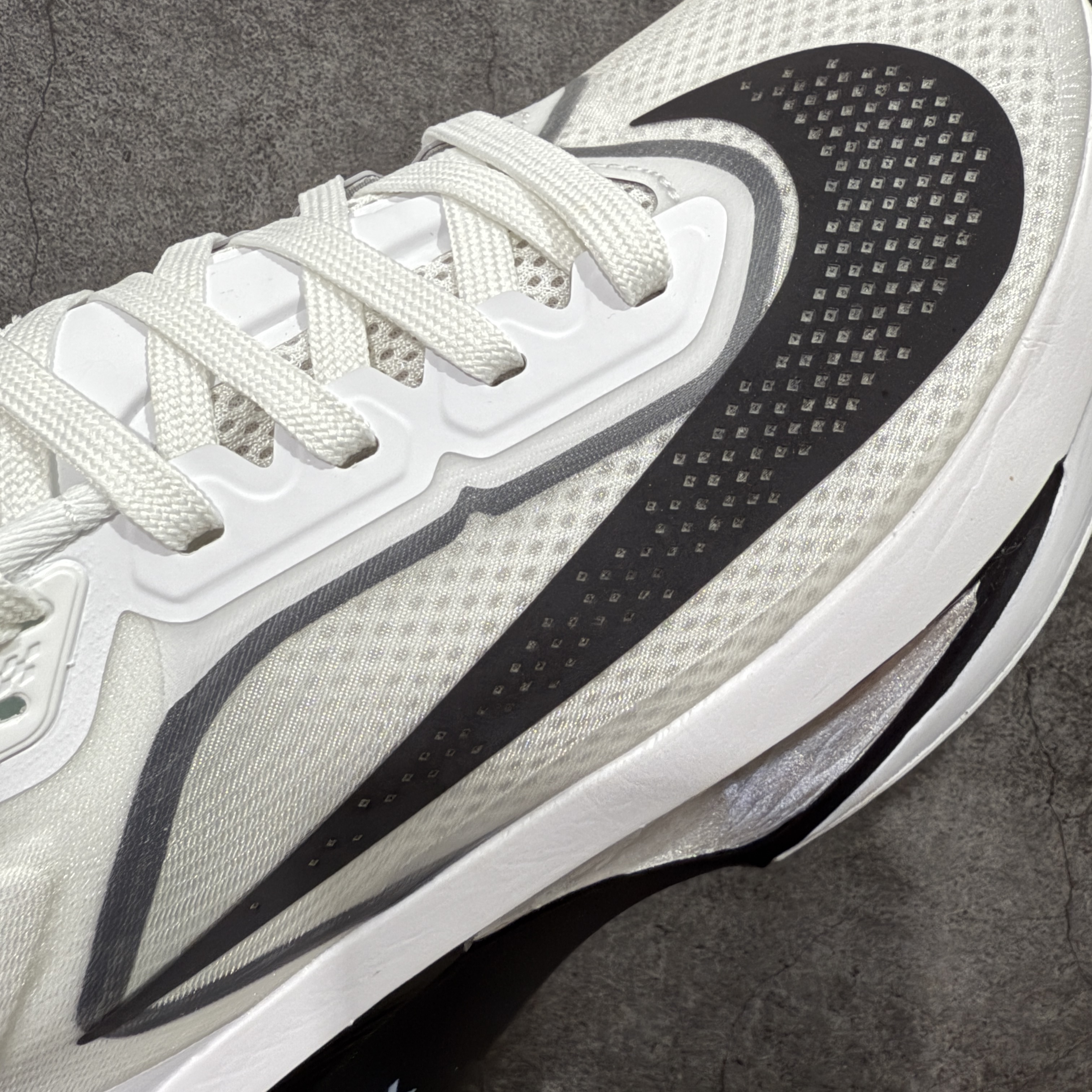 Zomm Fly6 竞速飞行6代 低筒 轻质缓震透气休闲运动 跑步鞋 波鞋 真碳板 男女同款 白灰黑 FN8454-100