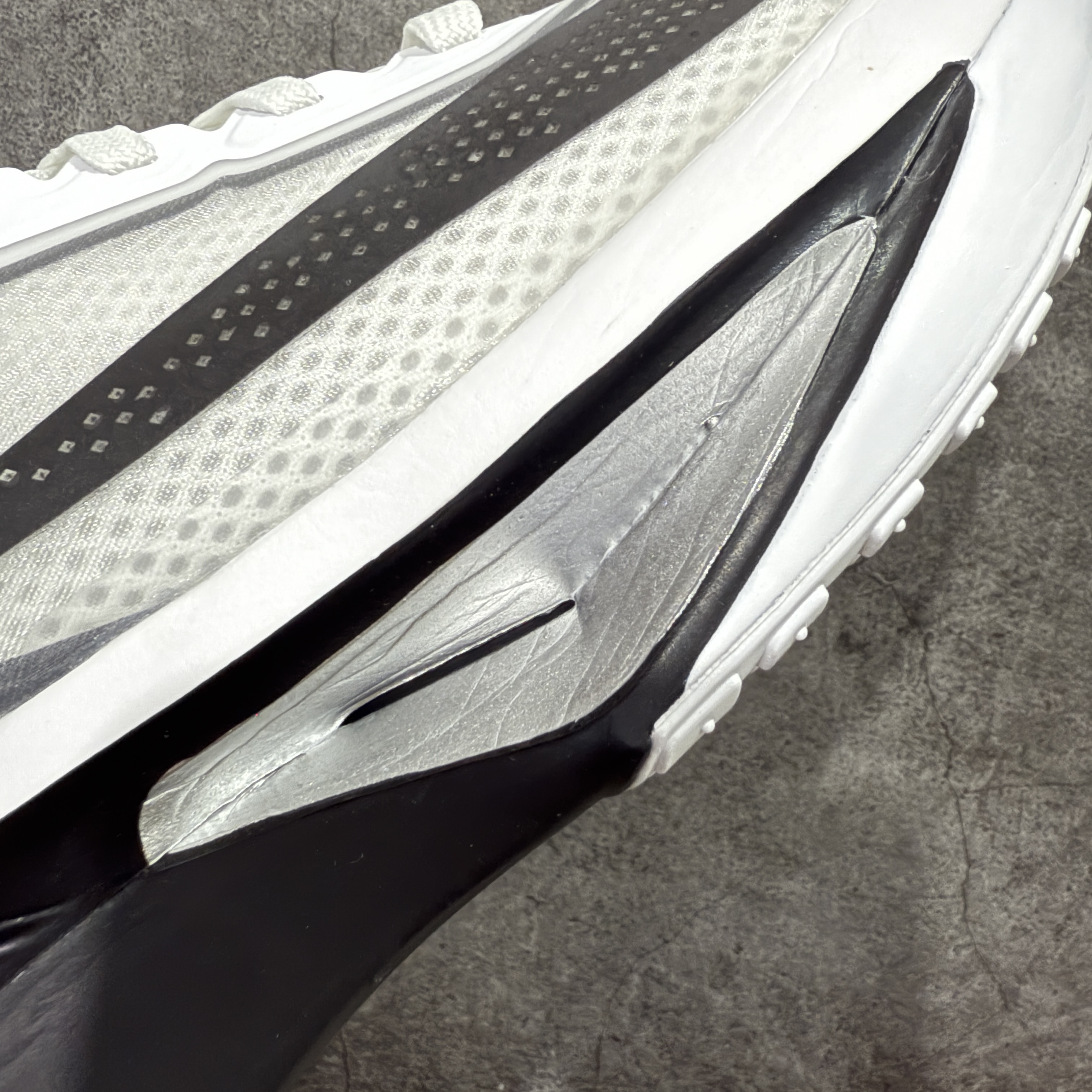 Zomm Fly6 竞速飞行6代 低筒 轻质缓震透气休闲运动 跑步鞋 波鞋 真碳板 男女同款 白灰黑 FN8454-100