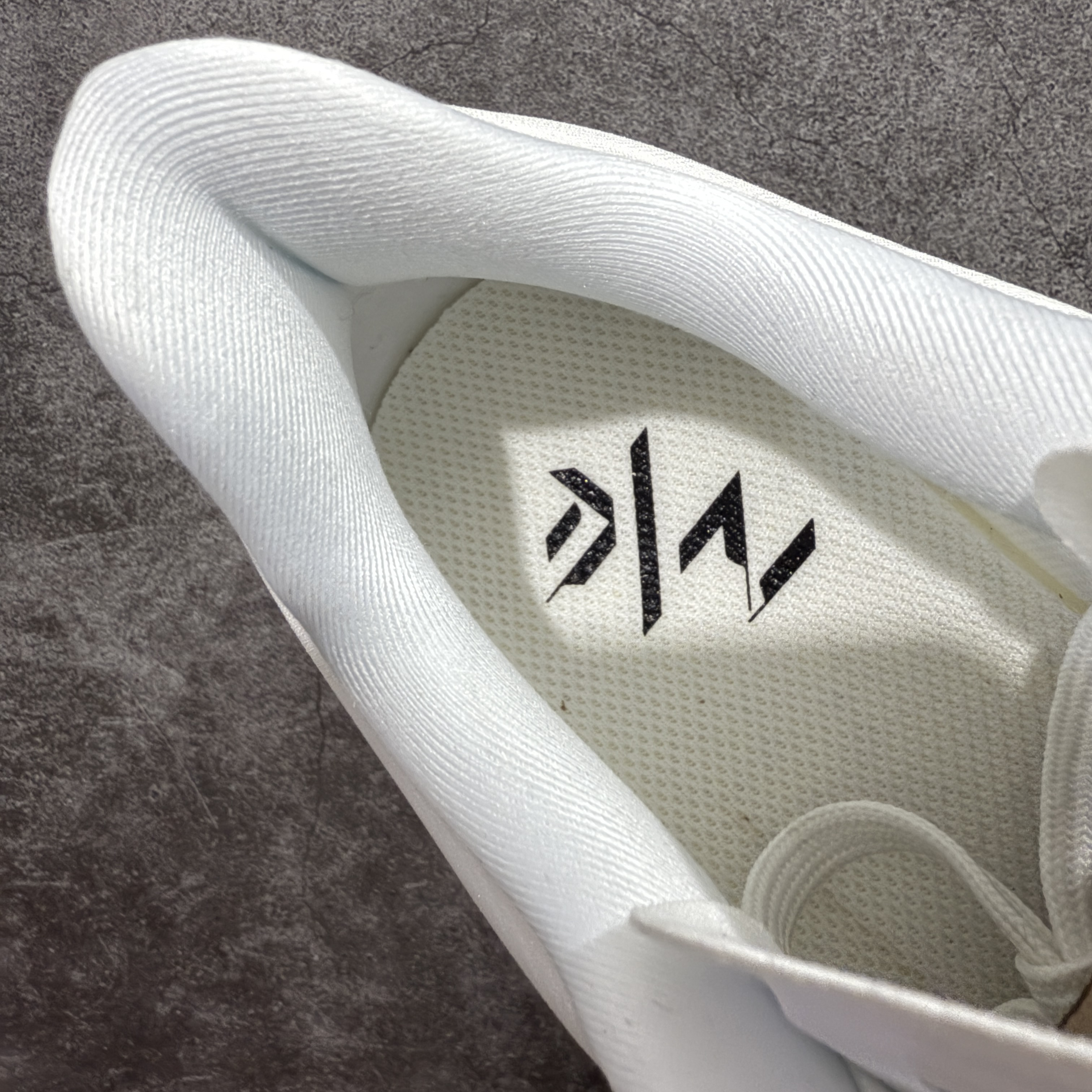 Zomm Fly6 竞速飞行6代 低筒 轻质缓震透气休闲运动 跑步鞋 波鞋 真碳板 男女同款 白灰黑 FN8454-100