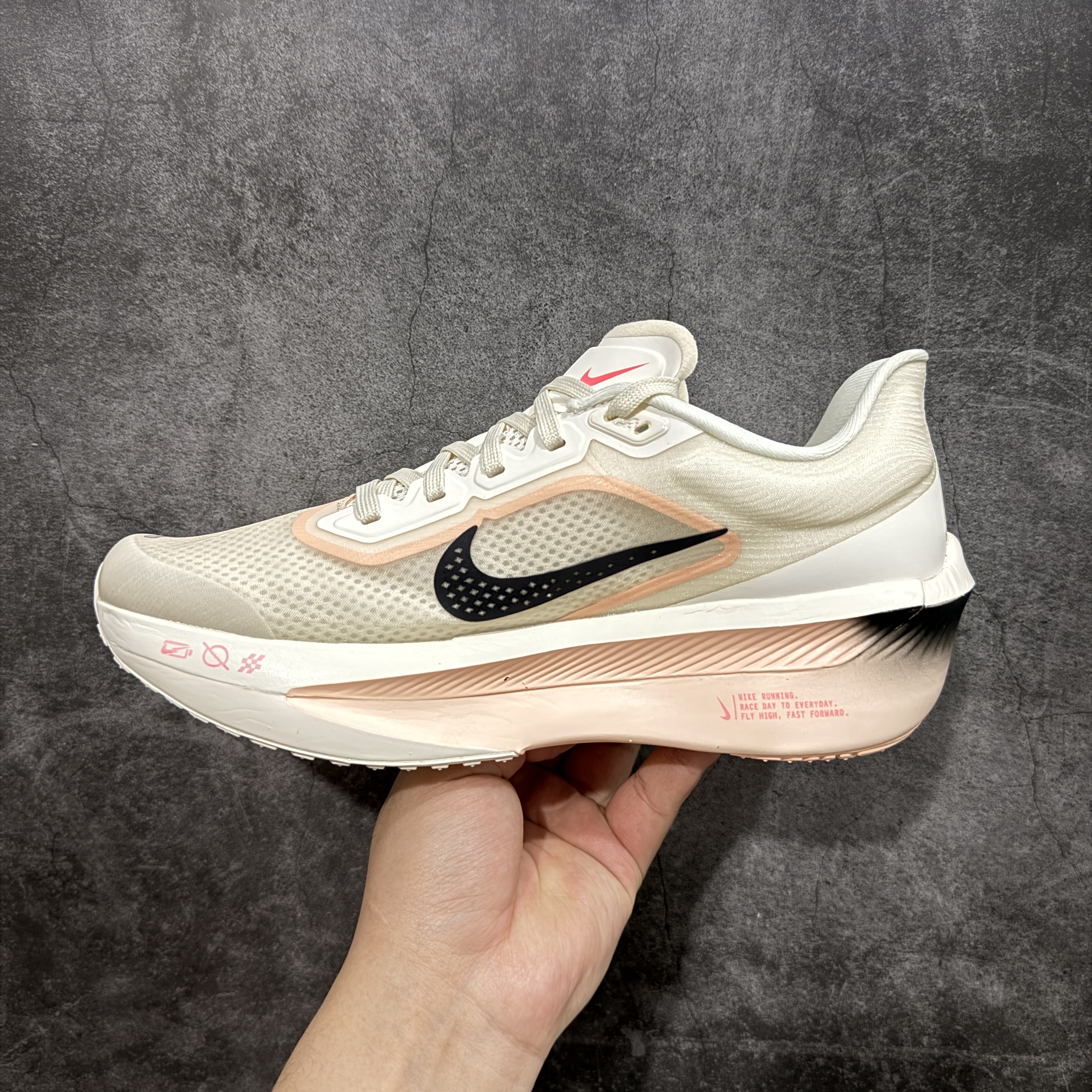 Zomm Fly6 竞速飞行6代 低筒 轻质缓震透气休闲运动 跑步鞋 波鞋 女款 男款 真碳板 米黑 FN8455 FN8454-102